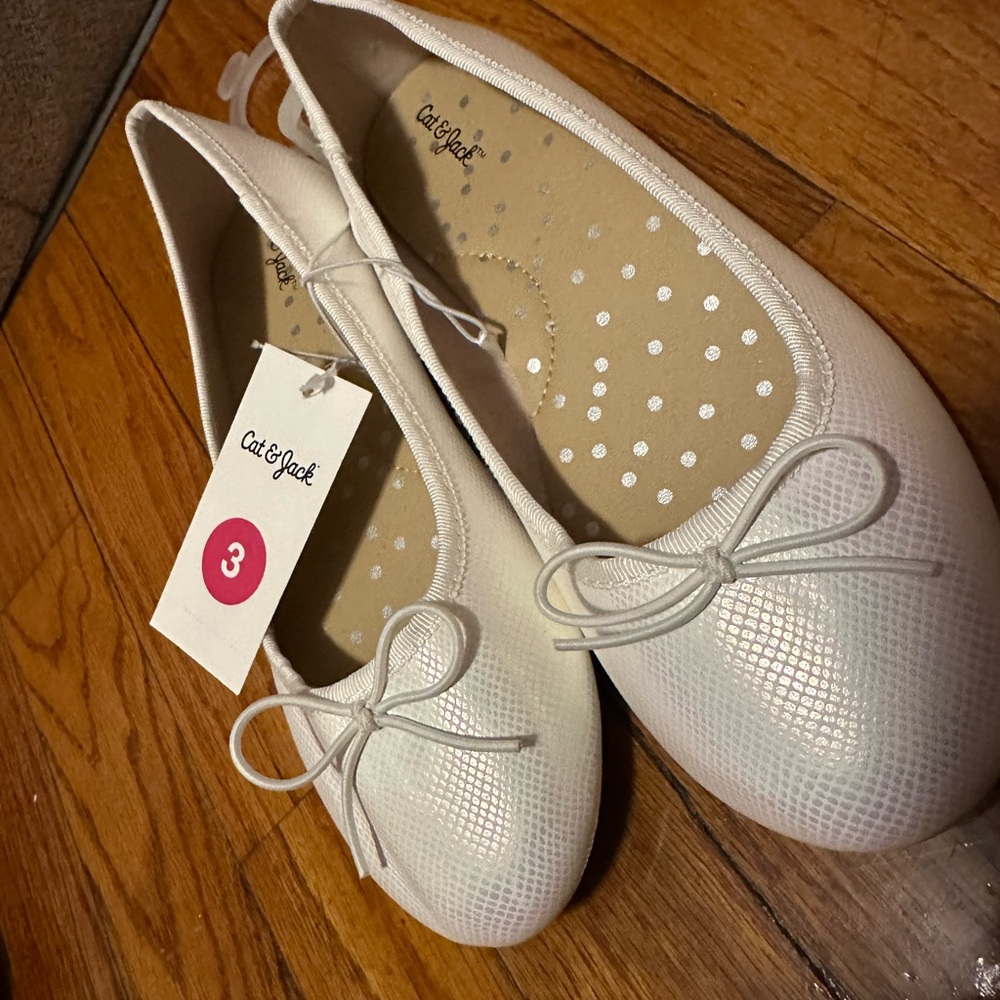 Girls flat shoes